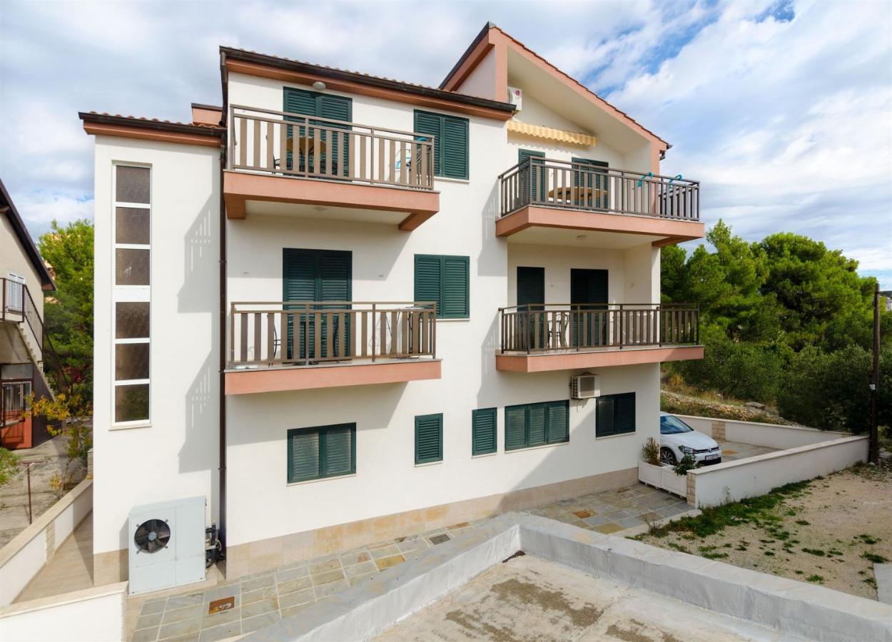Apartments Karmen Primosten Exterior photo