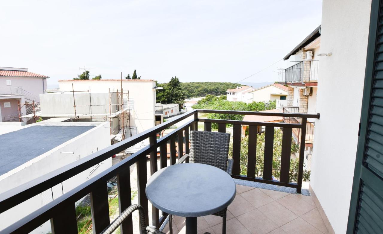 Apartments Karmen Primosten Exterior photo