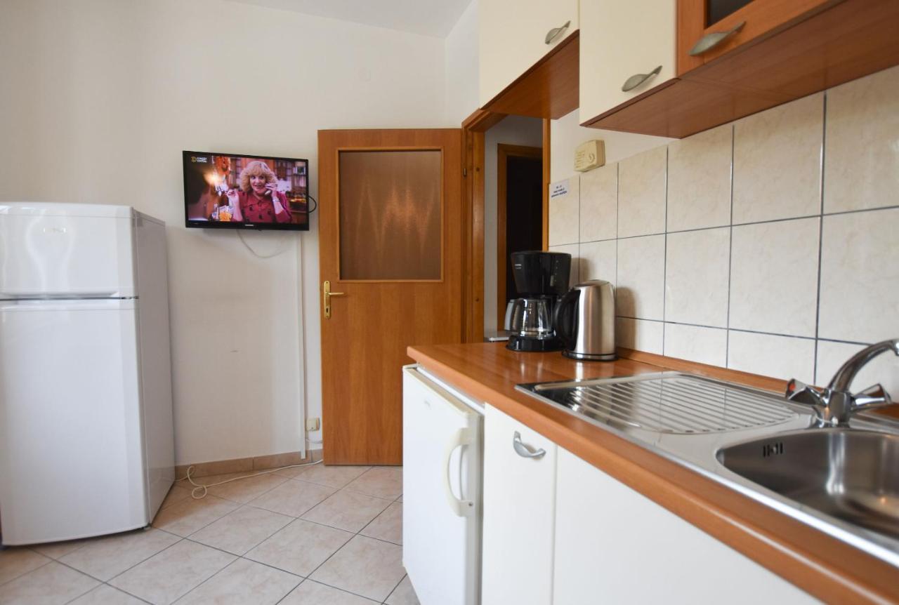 Apartments Karmen Primosten Exterior photo