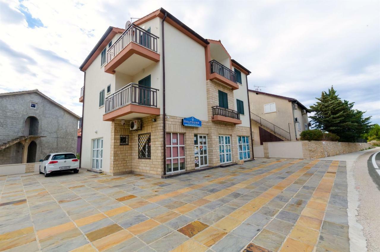 Apartments Karmen Primosten Exterior photo